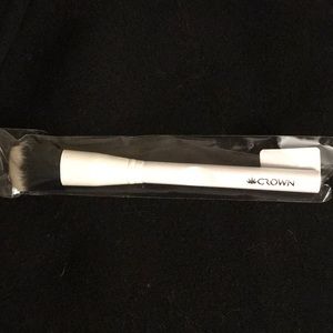 Crown Pro Blush Brush! NWT!